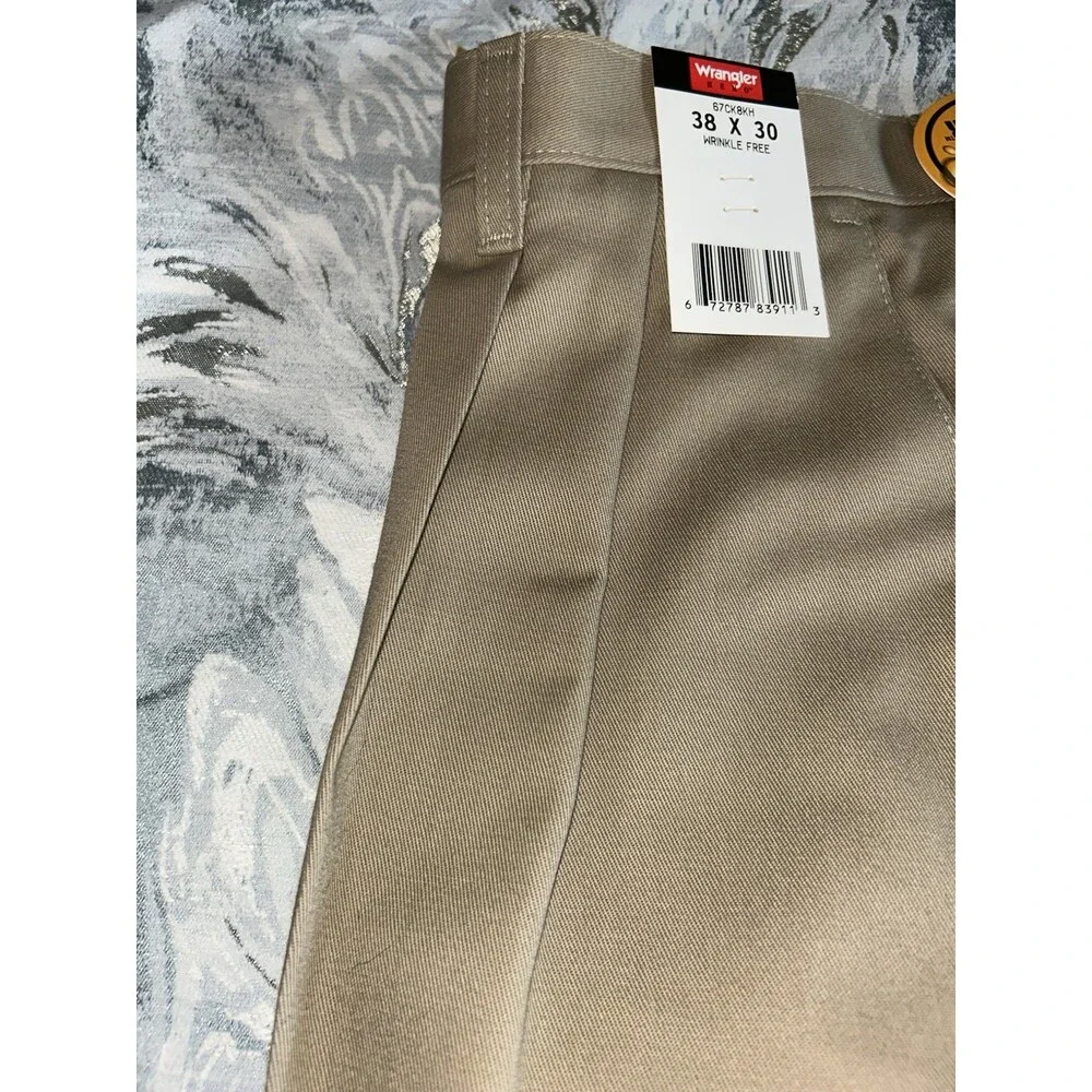 Wrangler Hero Five Star Premium Pleeted Khakis SZ 38 X 30 Wrinkle & Stain Free